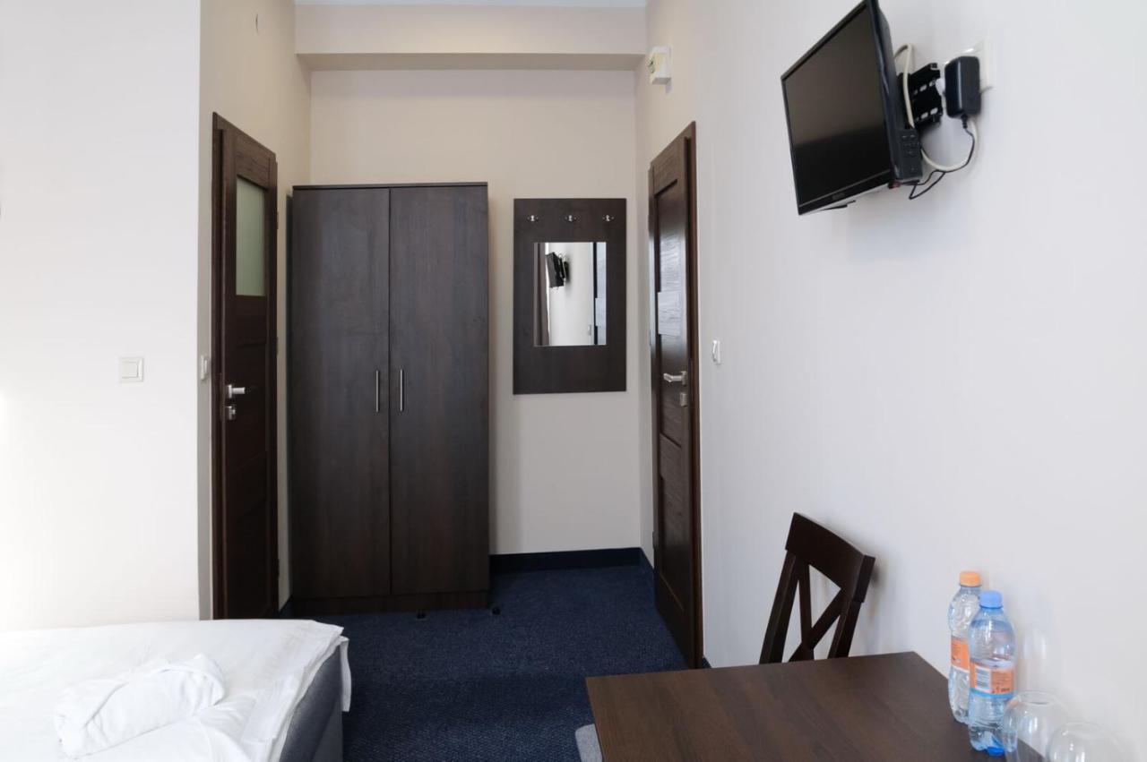 Baza Hotelowa Bobrowiecka 9 Warszawa Exteriör bild