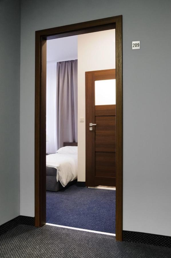 Baza Hotelowa Bobrowiecka 9 Warszawa Exteriör bild